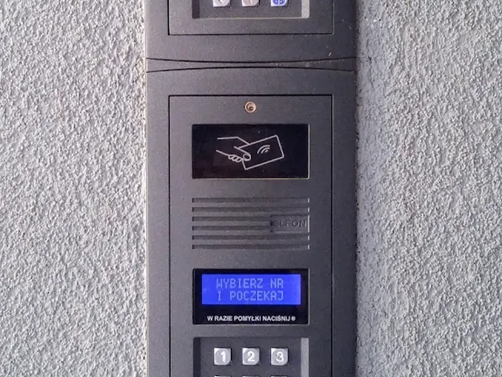 System z kontrolą dostępu